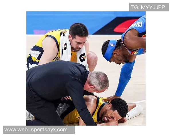 马刺队哈珀脚踝受伤佩戴保护靴拄拐杖离开球馆希望早日康复